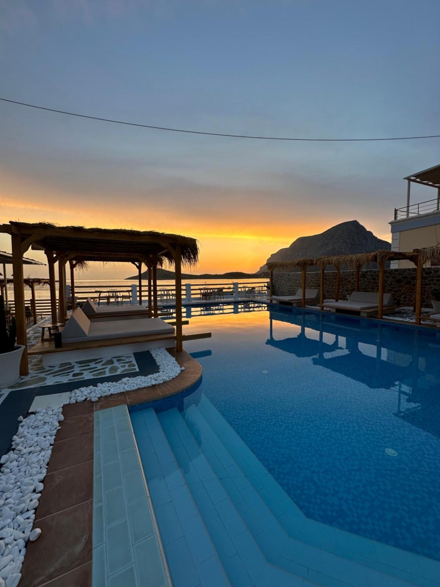 Spongia Hotel Suites & Spa Myrties ภายนอก รูปภาพ